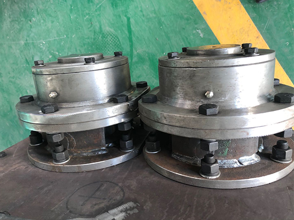 Bearing pedestal  leakage device